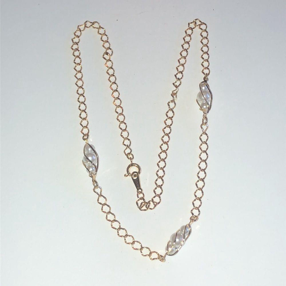 Avon Vintage Gold Tone Dainty Chain & Caged Faux Pearl Boho Necklace - Picture 6 of 6